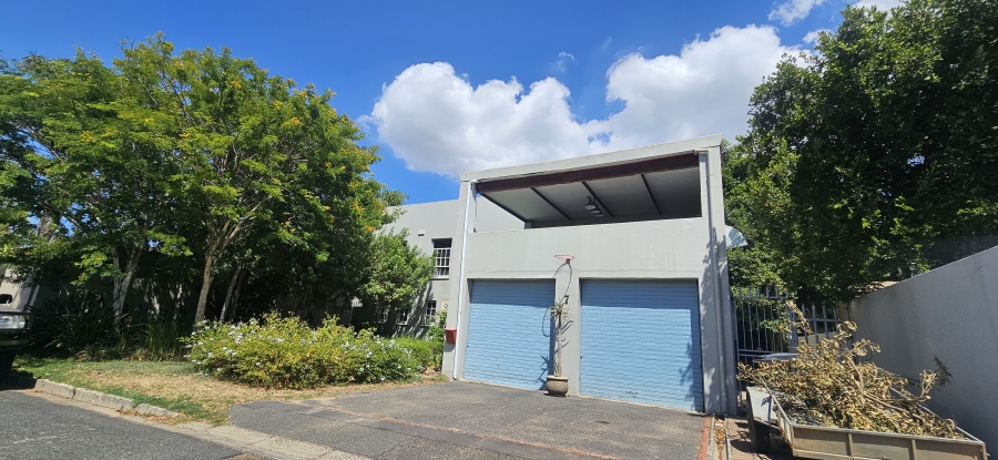 To Let 4 Bedroom Property for Rent in Lemoenkloof Western Cape